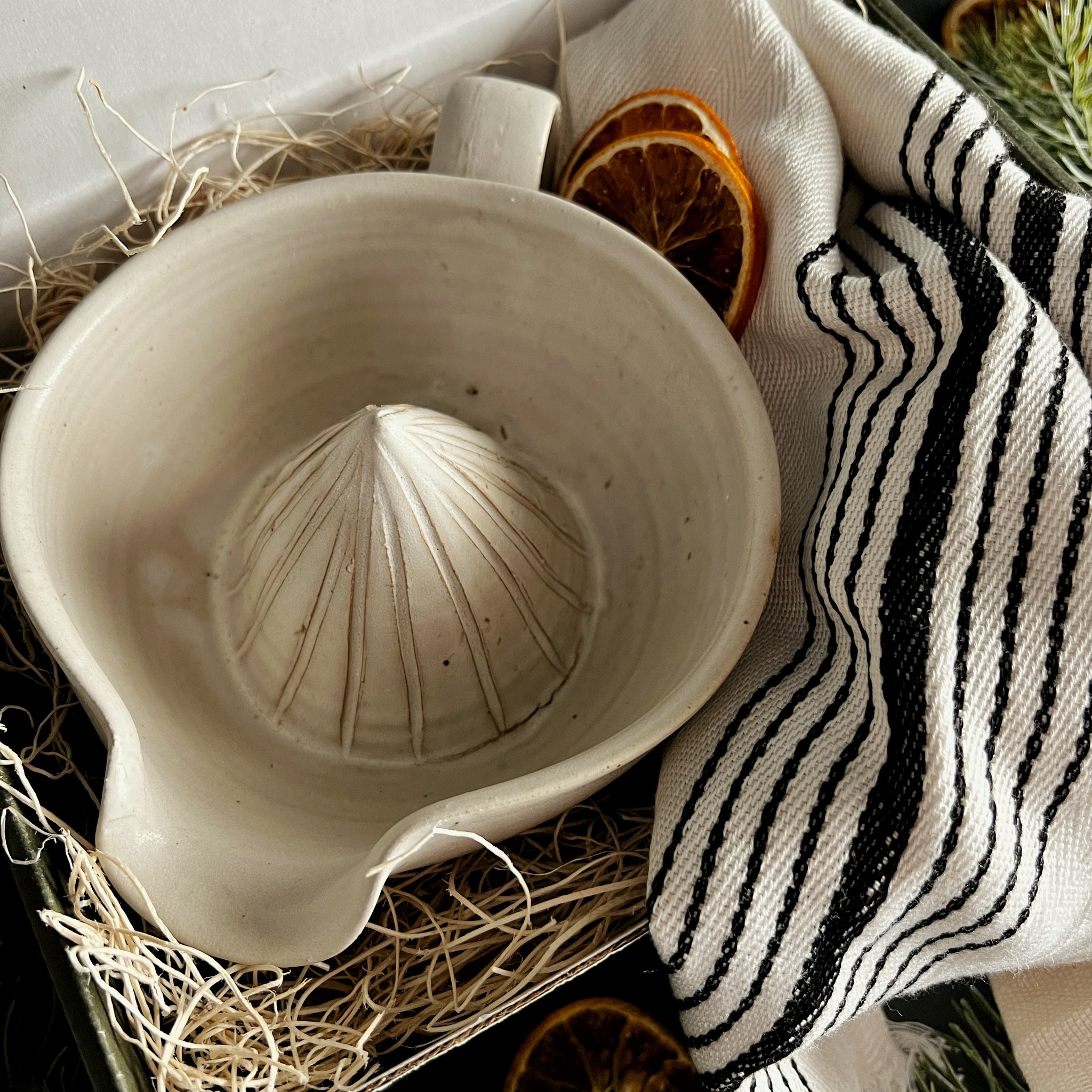 Gift Set: Handmade Juicer & Sonoma Turkish Towel